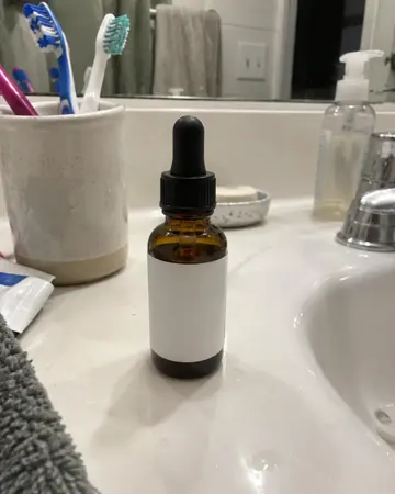 The phone photo of the serum bottle